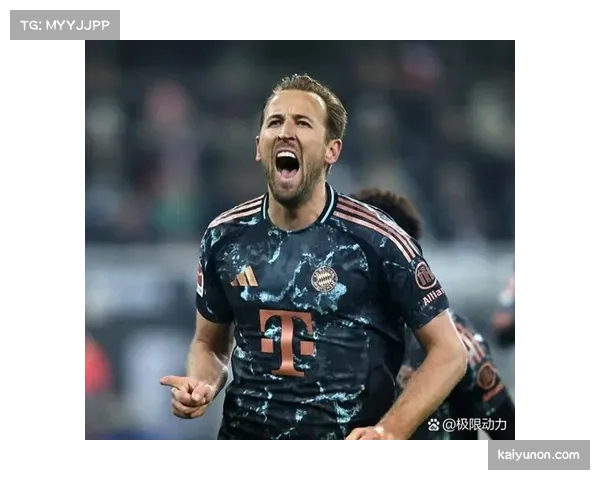 战术镜头：拜仁全场逼抢致对手门将出球失误，凯恩抢断推射空门